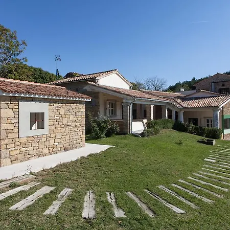 Peteh Vila Bencani
